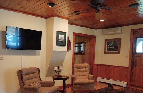 Skanee Cabin | Historic Skanee Cabin in the woods