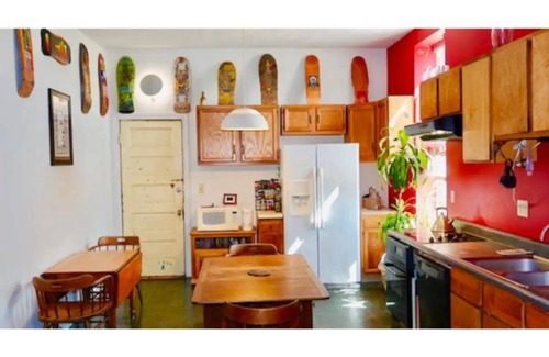 Springfield House | Historic skatepark w/Hot Tub located near Abe Lincoln's home!