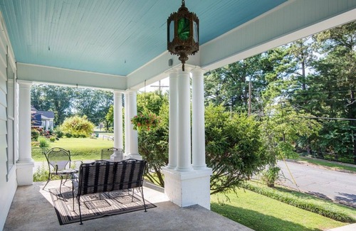 Sheffield House | Historic Song Ranch Manor