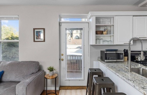 Soulard Apartment | Historic Soulard King 2BR Apt w/Private Deck