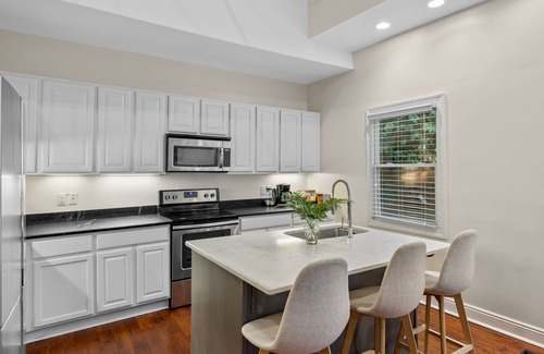 Cleveland Park House | HISTORIC SOUTHERN RETREAT 6 MINUTES TO DOWNTOWN & BROADWAY