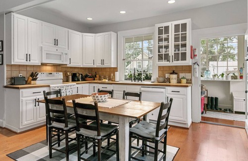 Upperville House | Historic spacious home in the heart of Upperville, VA