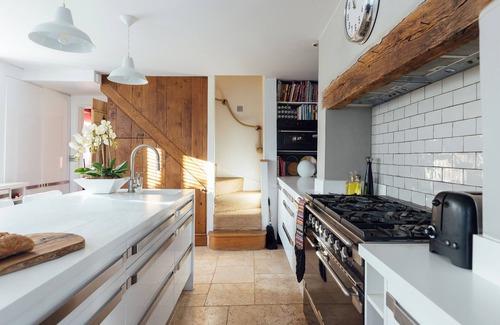 Malmesbury Cottage | Historic spacious village cottage - perfect getaway for friends and families!