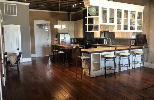 Vicksburg Apartment | Historic Speak Easy Loft with Water Views in Downtown Vicksburg