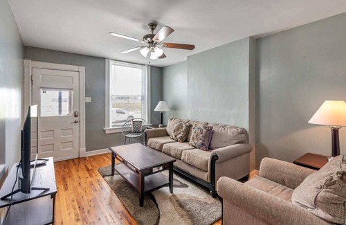 Tower Grove South House | Historic St Louis Community - 4 Queen beds