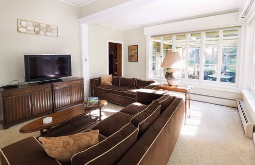 Stockbridge Apartment | Historic Stockbridge, On Main Street, 3 Bedroom!