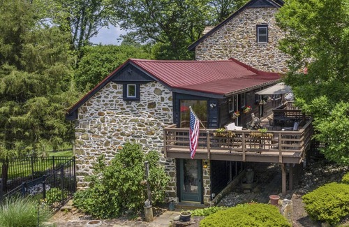 Blue Ridge House | Historic Stone Barn – Perfect for Gatherings!