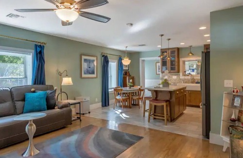 Cottonwood House | Historic Stone Cottage near Sedona/Jerome