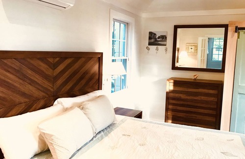Dunmore Town House | Historic Strawberry House - At The Waterfront in Dunmore Town, Harbour Island