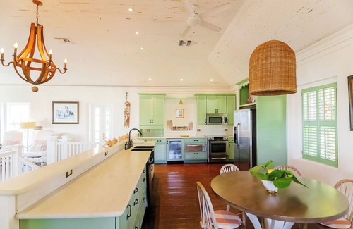 Dunmore Town Villa | Historic Strawberry House - at the waterfront in Dunmore Town, Harbour Island