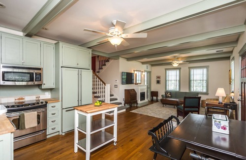 Historic Old Northeast Cottage | Historic, sunny cottage - Walk to parks by the sea and downtown!