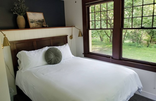 Brown County Resort | Historic Sycamore Springs Resort Guesthouse