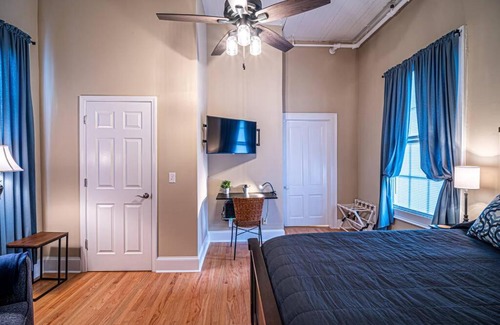 Marietta Apartment | Historic Tate House Apartment by Marietta Square