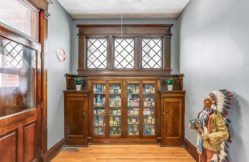 Tiffin House | Historic Tiffin Home about Half Mi to University!