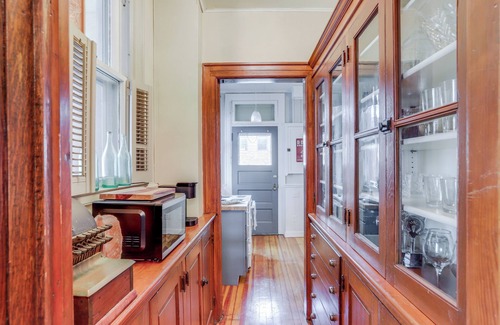 Tiffin House | Historic Tiffin Home ~ Half Mi to University!