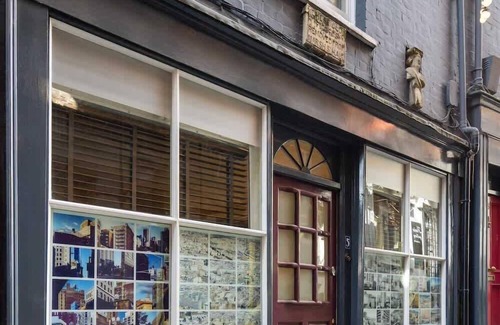 Bristol Floating Harbour House | Historic Townhouse & Garden on Christmas Steps