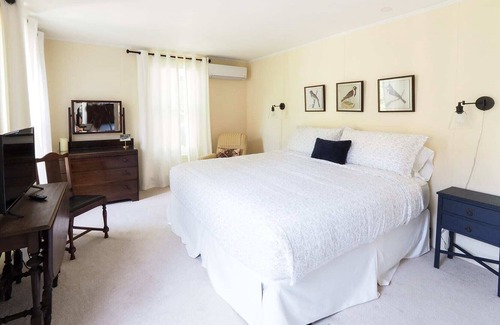 Stockbridge Apartment | Historic Two Bedroom, Downtown Stockbridge