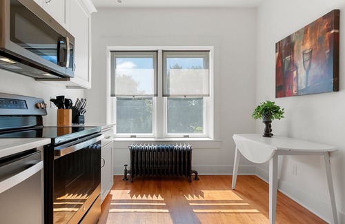 De Pere Apartment | Historic two bedroom 2nd floor unit in a quiet De Pere neighborhood