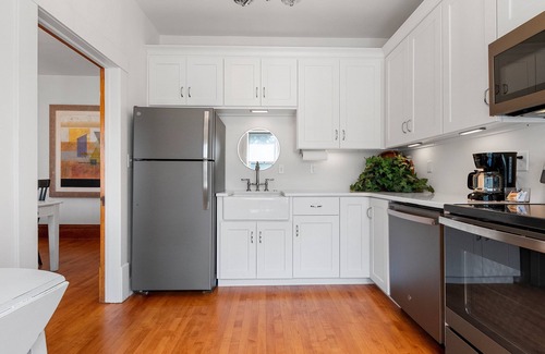 De Pere Apartment | Historic two bedroom 2nd floor unit in a quiet De Pere neighborhood
