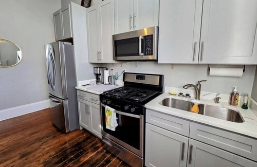 East Riverside Condo | Historic Uptown 2-bedroom condo New Orleans Mardi Gras