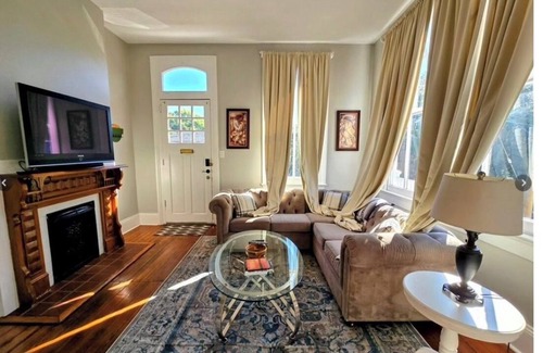 East Riverside Condo | Historic Uptown 2-bedroom condo New Orleans Mardi Gras