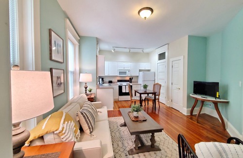 Old Southwest Condo | Historic Urban Downtown 1 Bedroom with Parking