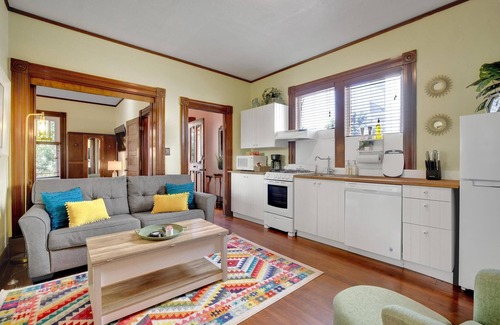Cortez Hill House | Historic Victorian 2 BD in the Heart of Downtown