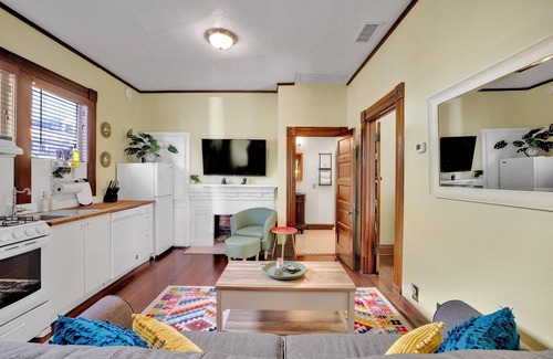 Cortez Hill House | Historic Victorian 2 BD in the Heart of Downtown