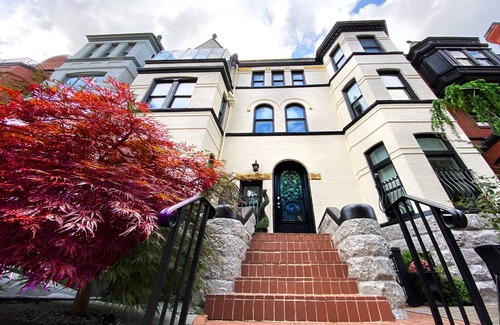 West End House | Historic Victorian Duplex Brownstone Downtown, Steps To White House & Georgetown