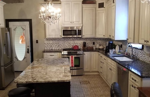 Downtown Bed & Breakfast | Historic Victorian Inn (1st/2nd Floors) 5bed 5bath
