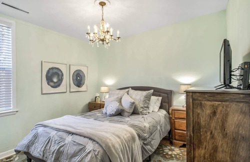 Florence Apartment | Historic Victorian with Outdoor Adventures Close By, WiFi, Cable, Dogs with Fee