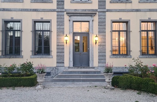 Montignies-sur-Roc Villa | Historic villa with modern comforts, ideal for families and groups with children.
