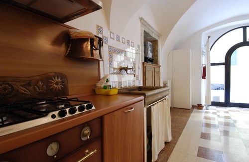 Riva del Garda Apartment | Historic villa, 1 km to the beach, 500m to the city, pool, sauna