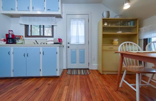 Manistee Apartment | Historic w/deck, king bed & air by Lake Michigan