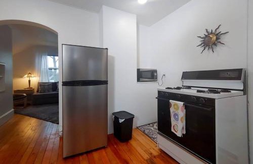 Manistee Apartment | Historic w/deck, king bed & air by Lake Michigan