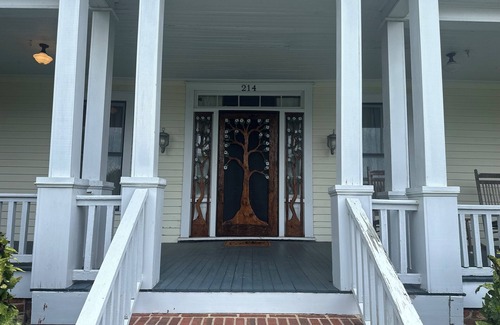 Troy House | Historic Wade-Arscott home, Main Floor 2BR/2BA in Downtown Troy