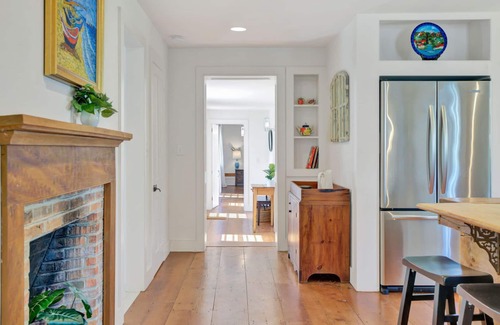 South Woodstock House | Historic, Walk to Town | South Woodstock Cottage