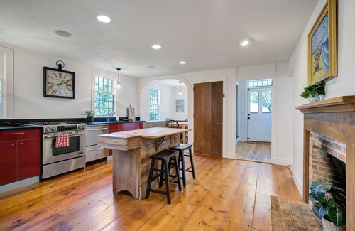 South Woodstock House | Historic, Walk to Town | South Woodstock Cottage