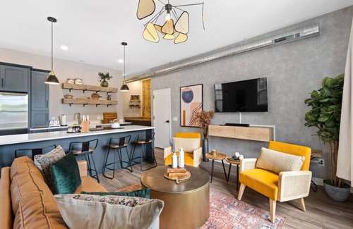 Milwaukee House | Historic Walker’s Point Home, Garage & Yard