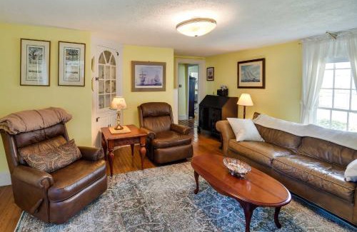 Warren Apartment | Historic Warren Vacation Rental Walk to Beaches!