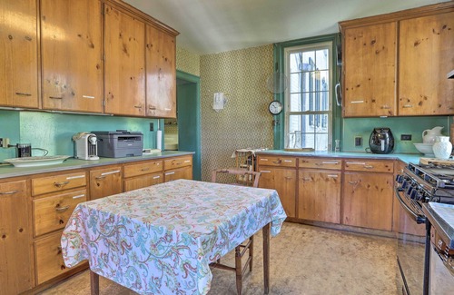 Warrenton House | Historic Warrenton Home w/Patio & Hot Tub!