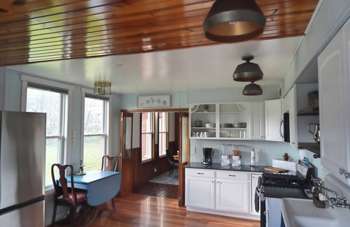 Sparland House | Historic Whiffletree place, 4br, riverview, no neighbors