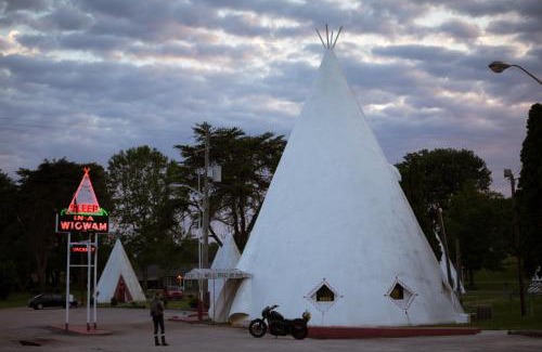 Cave City Hotel | Historic Wigwam Village No 2