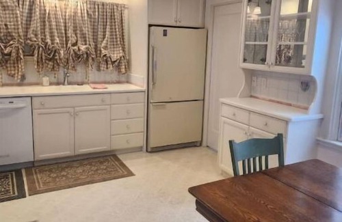 Quincy House | Historic1939 home in Quincy 5 beds, 2.5 baths