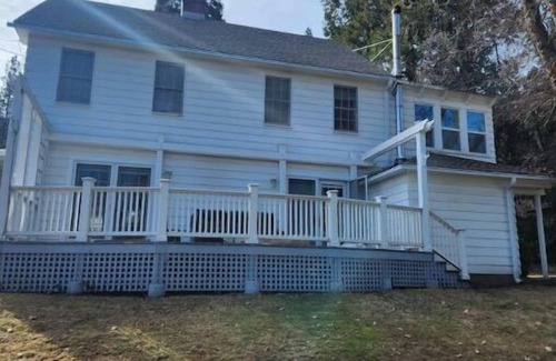 Quincy House | Historic1939 home in Quincy 5 beds, 2.5 baths