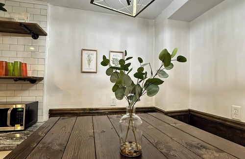 East Petersburg House | Historical 1800s Log Home
