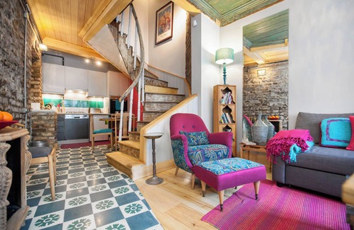 Balat House | Historical 3 storey house in Old Istanbul, recently restored, comfortable stay!
