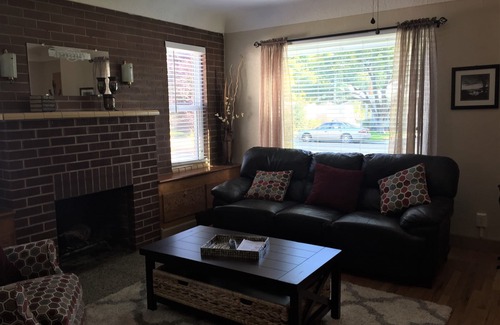 Caldwell House | HIstorical and Cozy Cottage