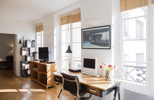 Bercy Apartment | Historical Bastille St Antoine, Calm, Chic loft.