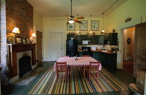 Lockport Other | Historical Blue Wing Landing Inn, near the Ark Encounter.
